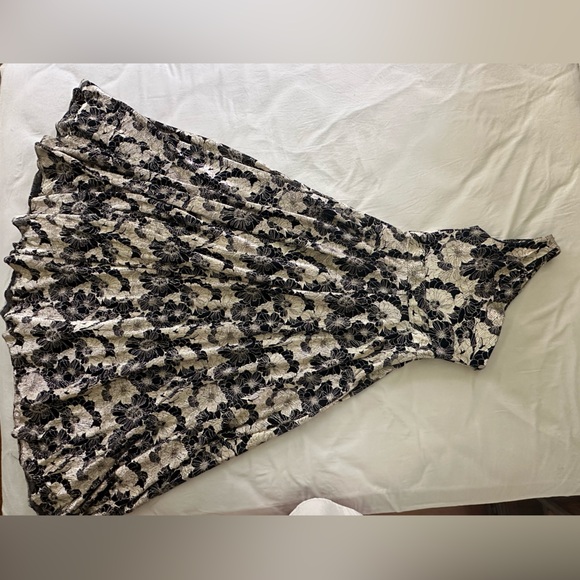 Betsy Adam Gwen Long One Shoulder Floral Metallic Formal Wedding Dress Sz 10 - Picture 9 of 10